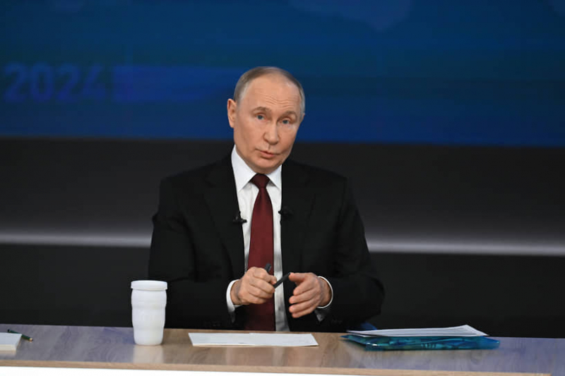 Путин рассказал, что перевел деньги в банк «Россия» назло Западу