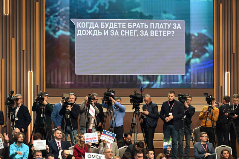 Путин призвал строже наказывать пособников телефонных мошенников