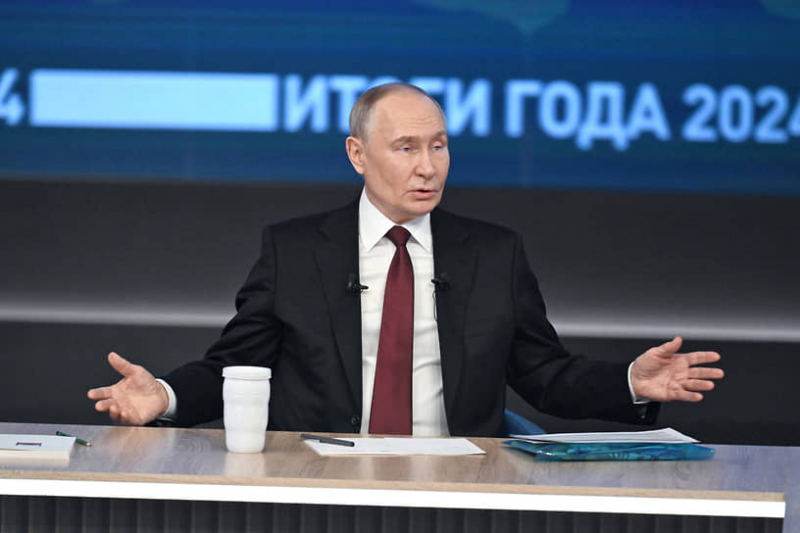 Путин призвал строже наказывать пособников телефонных мошенников