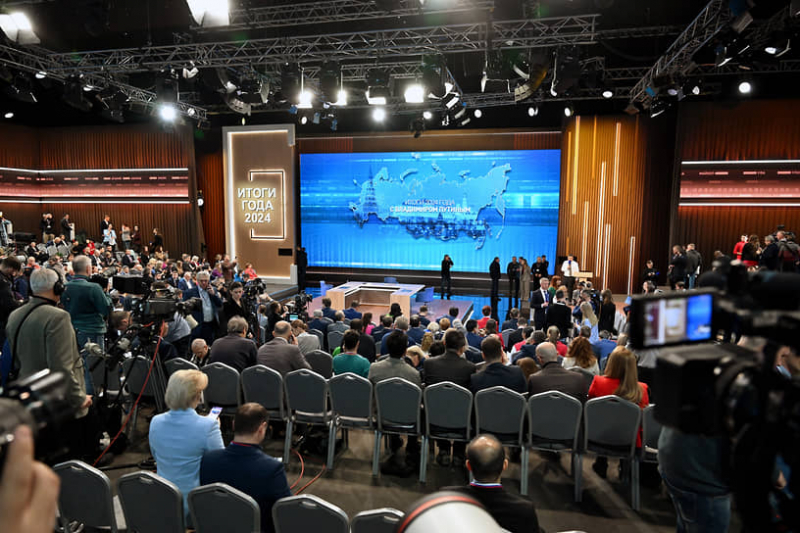 Путин рассказал, что перевел деньги в банк «Россия» назло Западу