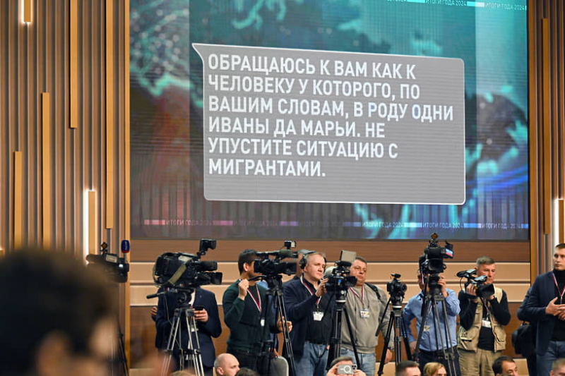 Путин призвал строже наказывать пособников телефонных мошенников