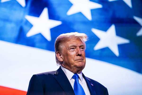 Криптотрейдер вложил миллион долларов в мем-токен Трампа спустя минуту после его анонса. Сколько он заработал?