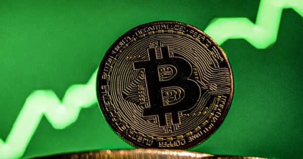 Биткоин готовится к росту: аналитик прогнозирует $160 000 в 2025 году