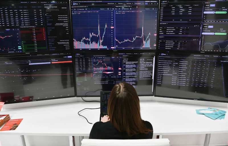 Юань вышел объемом на биржу