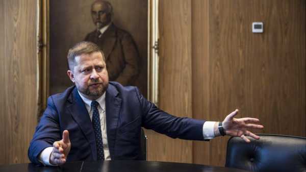 Глава центрального банка Чехии хочет купить биткоины на миллиарды евро. Как он это объясняет?