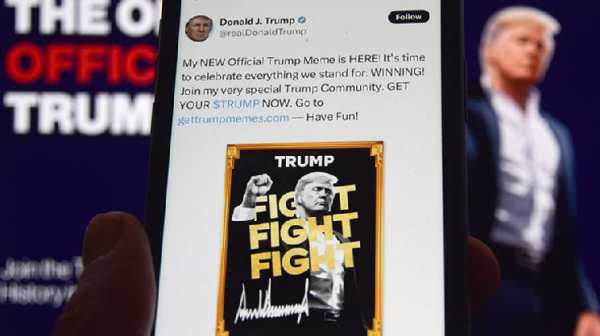WSJ указала на конфликт интересов из-за запуска мемкоина Трампа