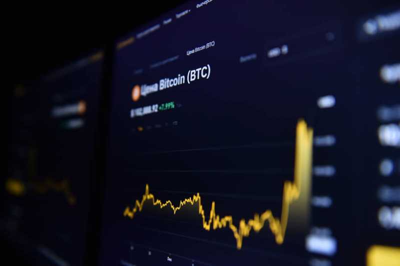 Стоимость биткойна опустилась до $87 тыс. впервые с ноября