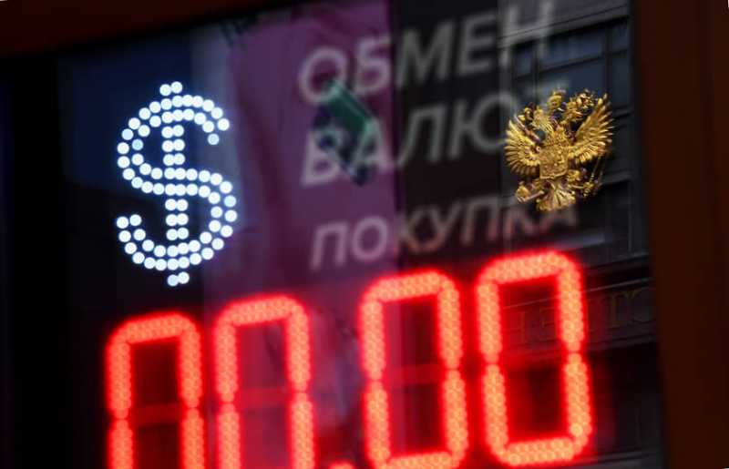 Курс доллара на международном рынке опускался ниже 90 рублей