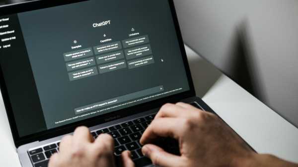
                    ChatGPT выбрал 2 альткоина для добавления в криптопортфель в феврале                