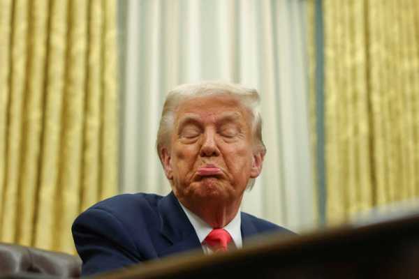 FT: криптопроект Дональда Трампа заработал $350 млн на трампкойне