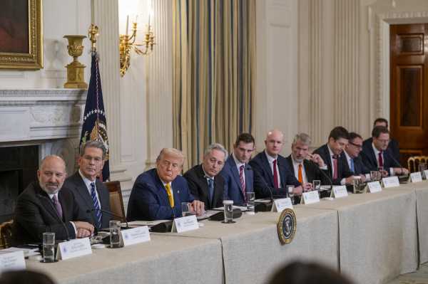Крипто-президент или заложник индустрии? Что делает Трамп с цифровыми активами