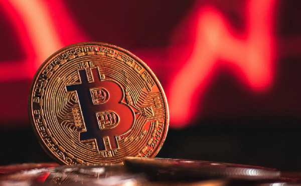 Биткоин у $70K: коррекция или начало разворота? Что говорят аналитики
