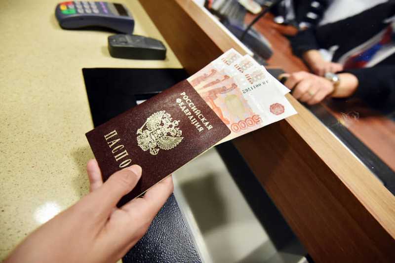 ЦБ продлил на полгода ограничения на переводы за рубеж