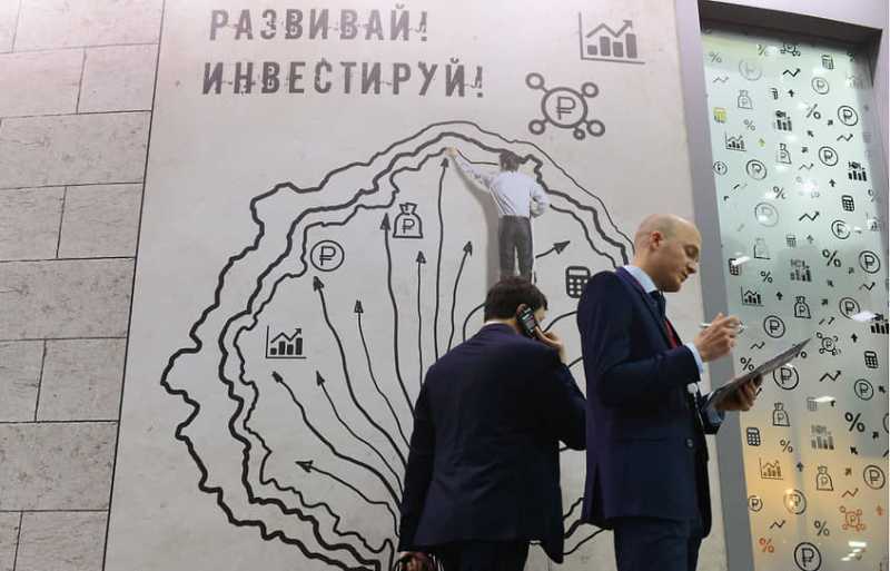 На платформах толпятся миллионы
