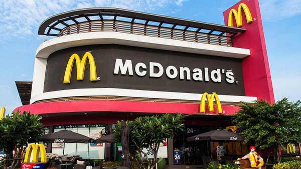 
                    Консервативные акционеры McDonald’s предложили компании покупать биткоины                