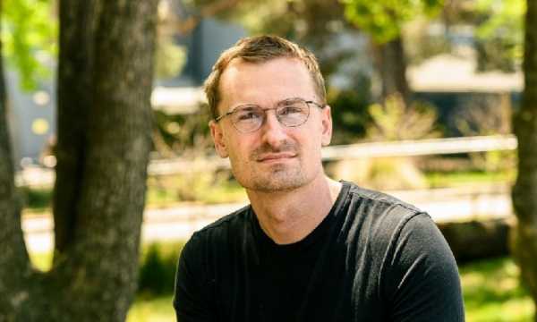 Создатель Base Джесси Поллак признал, что арт «Base is for pimping» был ошибкой