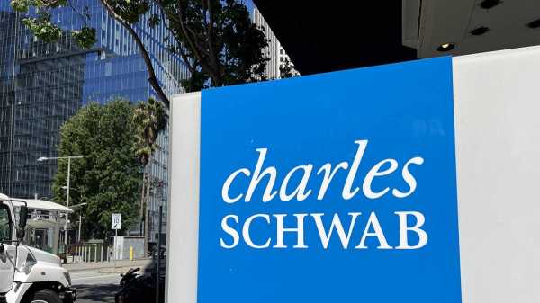 
                    Финансовый гигант Charles Schwab запустит торговлю биткоинами                