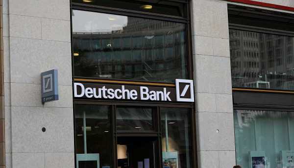 
                    Deutsche Bank и Standard Chartered расширяют криптооперации в США                