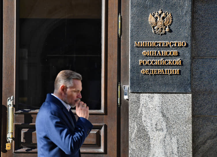 Минфин сыграл на коротком интересе