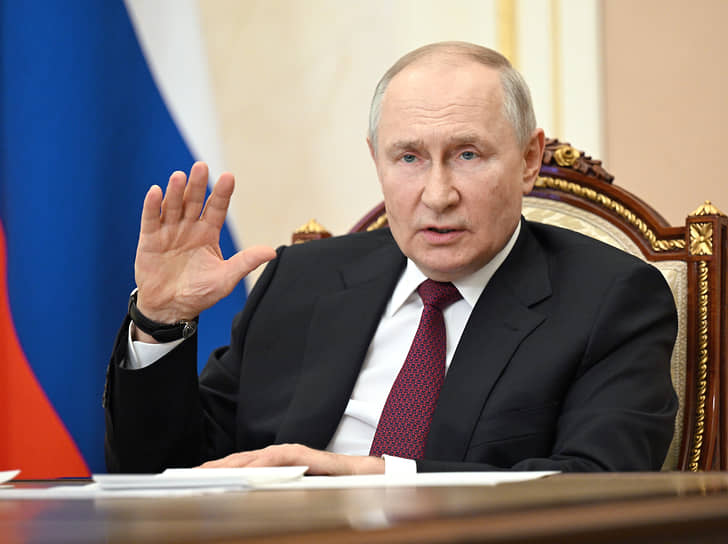 Путин распорядился ограничить выдачу образовательных кредитов