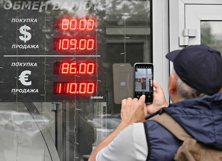 Рубль крепчает