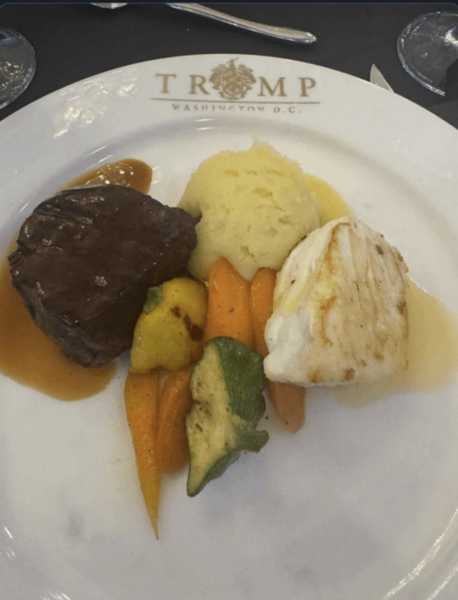 Гость криптоужина Трампа сказал, что там была «худшая еда» и «дерьмовые» речи