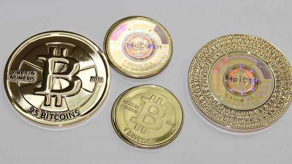 
                    Два слитка Casascius по 100 BTC раскрыты в момент падения цены в апреле                