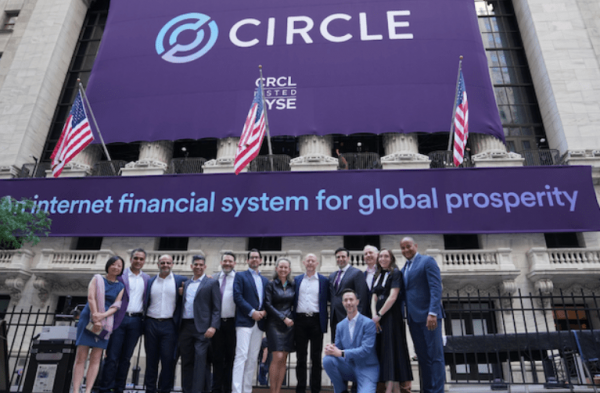 
                    Эмитент стейблкоина USDC Circle дебютировала на Нью-Йоркской фондовой бирже                