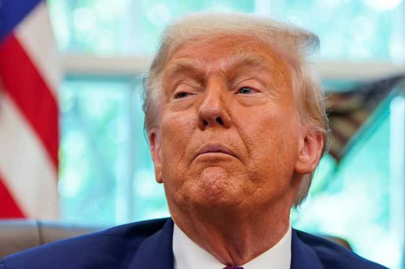 Дональд Трамп заработал $1,3 млн на Библии