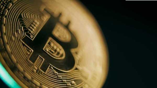 Strategy покупает 1,045 биткоинов, увеличивая казну до 582,000 BTC