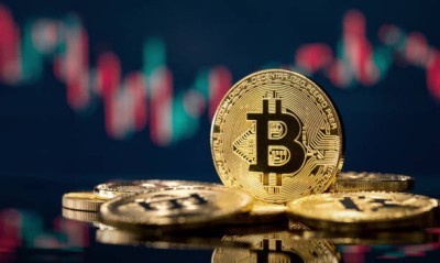 Биткоин без эйфории: розничные инвесторы осторожничают, ETF фиксируют оттоки